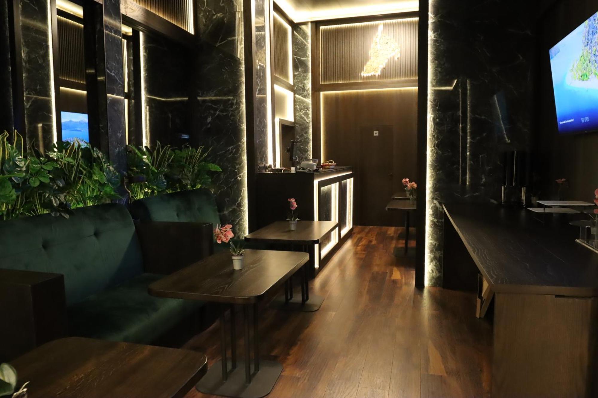 Hotel Macedonia Square 4*