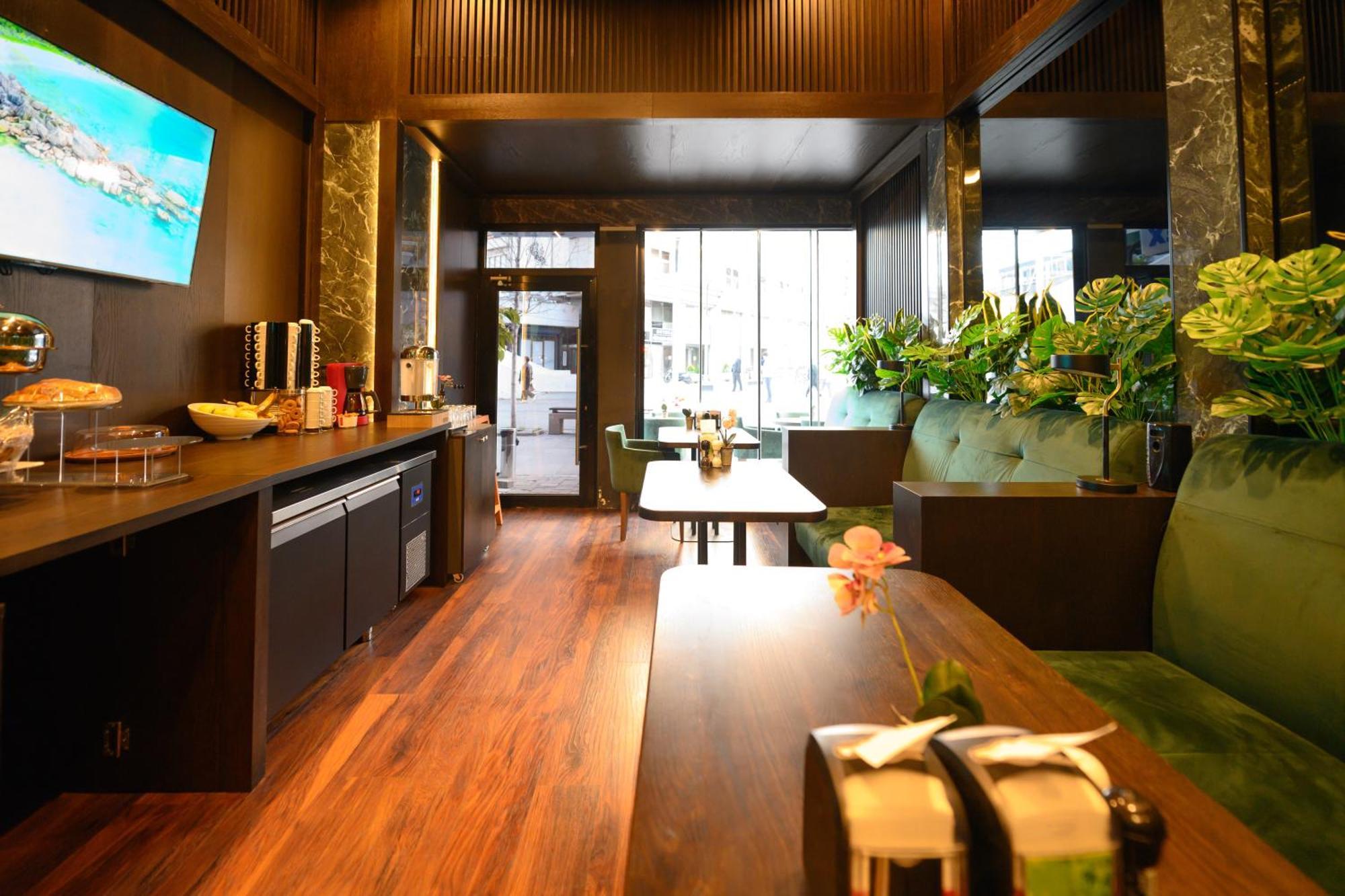 Hotel Macedonia Square 4*